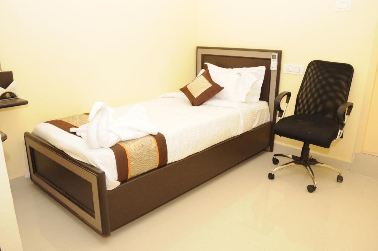 Saibala Transit Hotel Chennai Exterior foto